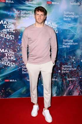 Jacob Gunkel bei der Weltpremiere der 360Â° Fulldome-Show von Peter Schillings Major Tom: völlig losgelöst im Zeiss-Großplanetarium. Berlin, 16.10.2025