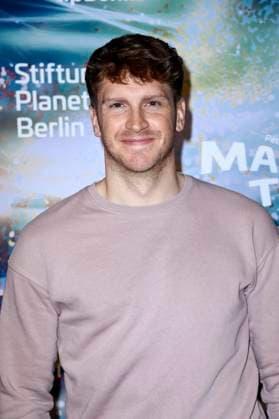 Jacob Gunkel bei der Weltpremiere der 360Â° Fulldome-Show von Peter Schillings Major Tom: völlig losgelöst im Zeiss-Großplanetarium. Berlin, 16.10.2025