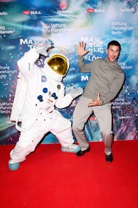 Leonard Freier bei der Weltpremiere der 360Â° Fulldome-Show von Peter Schillings Major Tom: völlig losgelöst im Zeiss-Großplanetarium. Berlin, 16.10.2025