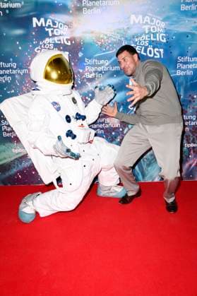 Leonard Freier bei der Weltpremiere der 360Â° Fulldome-Show von Peter Schillings Major Tom: völlig losgelöst im Zeiss-Großplanetarium. Berlin, 16.10.2025