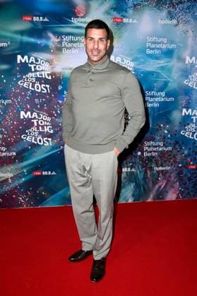 Leonard Freier bei der Weltpremiere der 360Â° Fulldome-Show von Peter Schillings Major Tom: völlig losgelöst im Zeiss-Großplanetarium. Berlin, 16.10.2025