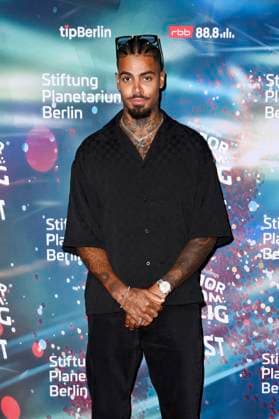 Germain Wolf bei der Weltpremiere der 360Â° Fulldome-Show von Peter Schillings Major Tom: völlig losgelöst im Zeiss-Großplanetarium. Berlin, 16.10.2025