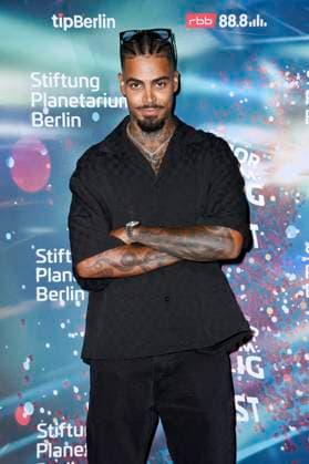 Germain Wolf bei der Weltpremiere der 360Â° Fulldome-Show von Peter Schillings Major Tom: völlig losgelöst im Zeiss-Großplanetarium. Berlin, 16.10.2025