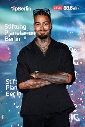 Germain Wolf bei der Weltpremiere der 360Â° Fulldome-Show von Peter Schillings Major Tom: völlig losgelöst im Zeiss-Großplanetarium. Berlin, 16.10.2025