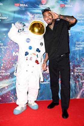 Germain Wolf bei der Weltpremiere der 360Â° Fulldome-Show von Peter Schillings Major Tom: völlig losgelöst im Zeiss-Großplanetarium. Berlin, 16.10.2025