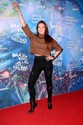 Kerstin Merlin bei der Weltpremiere der 360Â° Fulldome-Show von Peter Schillings Major Tom: völlig losgelöst im Zeiss-Großplanetarium. Berlin, 16.10.2025