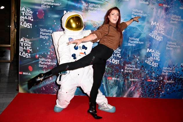 Kerstin Merlin bei der Weltpremiere der 360Â° Fulldome-Show von Peter Schillings Major Tom: völlig losgelöst im Zeiss-Großplanetarium. Berlin, 16.10.2025