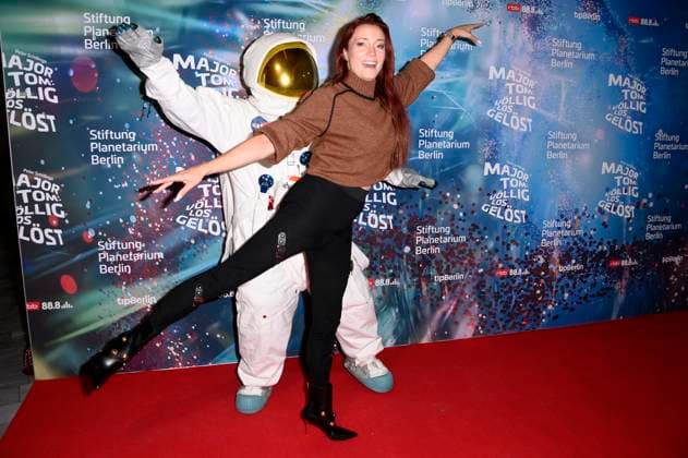 Kerstin Merlin bei der Weltpremiere der 360Â° Fulldome-Show von Peter Schillings Major Tom: völlig losgelöst im Zeiss-Großplanetarium. Berlin, 16.10.2025