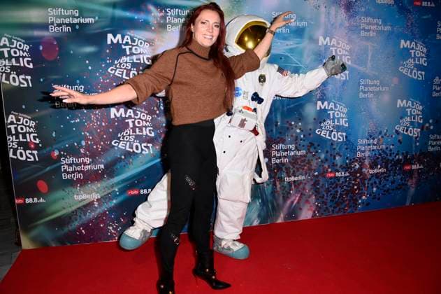 Kerstin Merlin bei der Weltpremiere der 360Â° Fulldome-Show von Peter Schillings Major Tom: völlig losgelöst im Zeiss-Großplanetarium. Berlin, 16.10.2025