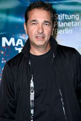 Andreas Elsholz bei der Weltpremiere der 360Â° Fulldome-Show von Peter Schillings Major Tom: völlig losgelöst im Zeiss-Großplanetarium. Berlin, 16.10.2025