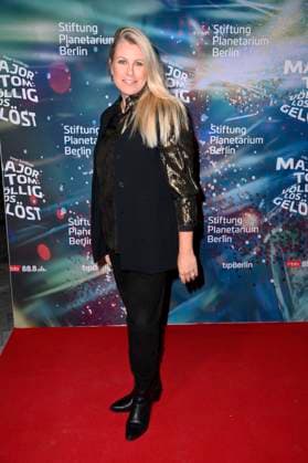 Nadine Krüger bei der Weltpremiere der 360Â° Fulldome-Show von Peter Schillings Major Tom: völlig losgelöst im Zeiss-Großplanetarium. Berlin, 16.10.2025