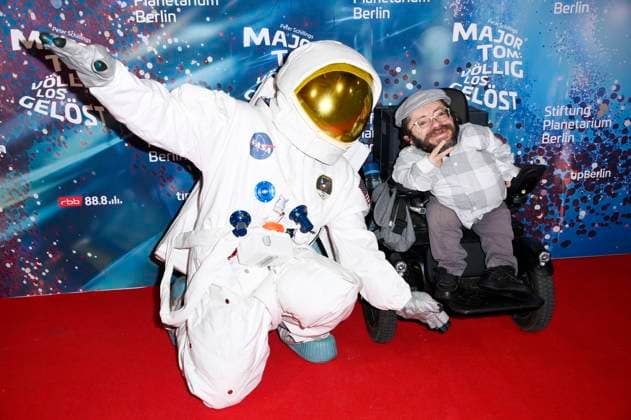 Raul Aguayo-Krauthausen bei der Weltpremiere der 360Â° Fulldome-Show von Peter Schillings Major Tom: völlig losgelöst im Zeiss-Großplanetarium. Berlin, 16.10.2025