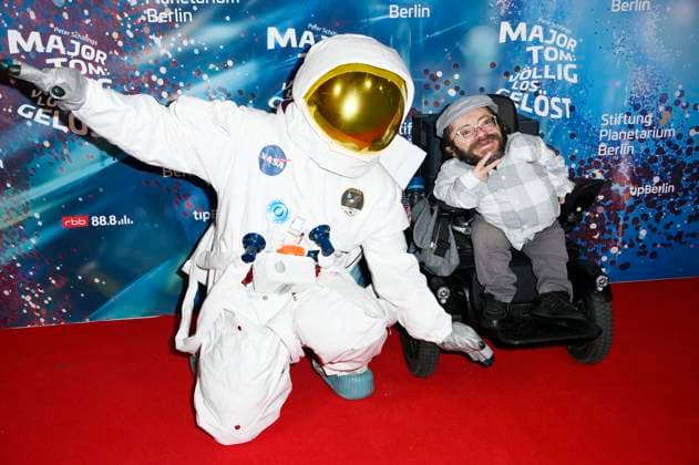Raul Aguayo-Krauthausen bei der Weltpremiere der 360Â° Fulldome-Show von Peter Schillings Major Tom: völlig losgelöst im Zeiss-Großplanetarium. Berlin, 16.10.2025
