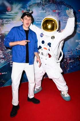 Julian Janssen bei der Weltpremiere der 360Â° Fulldome-Show von Peter Schillings Major Tom: völlig losgelöst im Zeiss-Großplanetarium. Berlin, 16.10.2025