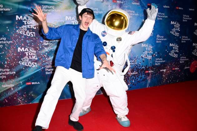 Julian Janssen bei der Weltpremiere der 360Â° Fulldome-Show von Peter Schillings Major Tom: völlig losgelöst im Zeiss-Großplanetarium. Berlin, 16.10.2025
