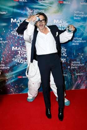 Kristian Schuller bei der Weltpremiere der 360Â° Fulldome-Show von Peter Schillings Major Tom: völlig losgelöst im Zeiss-Großplanetarium. Berlin, 16.10.2025