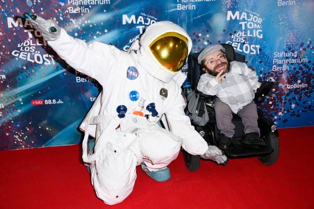 Raul Aguayo-Krauthausen bei der Weltpremiere der 360Â° Fulldome-Show von Peter Schillings Major Tom: völlig losgelöst im Zeiss-Großplanetarium. Berlin, 16.10.2025
