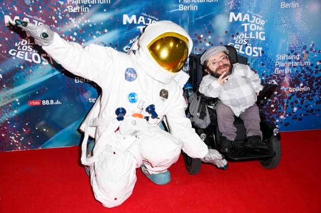 Raul Aguayo-Krauthausen bei der Weltpremiere der 360Â° Fulldome-Show von Peter Schillings Major Tom: völlig losgelöst im Zeiss-Großplanetarium. Berlin, 16.10.2025
