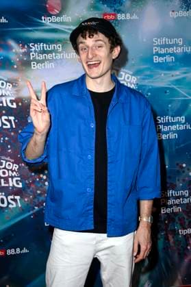 Julian Janssen bei der Weltpremiere der 360Â° Fulldome-Show von Peter Schillings Major Tom: völlig losgelöst im Zeiss-Großplanetarium. Berlin, 16.10.2025