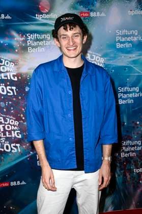 Julian Janssen bei der Weltpremiere der 360Â° Fulldome-Show von Peter Schillings Major Tom: völlig losgelöst im Zeiss-Großplanetarium. Berlin, 16.10.2025