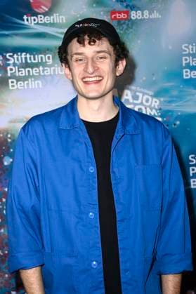Julian Janssen bei der Weltpremiere der 360Â° Fulldome-Show von Peter Schillings Major Tom: völlig losgelöst im Zeiss-Großplanetarium. Berlin, 16.10.2025