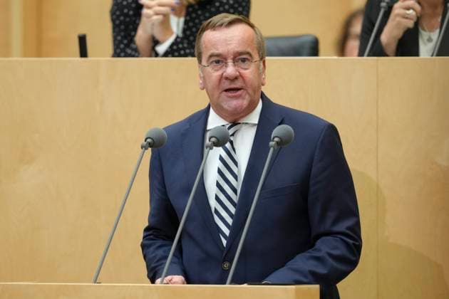 Bundesrat, 1058. Plenarsitzung Boris Pistorius, Bundesminister der Verteidigung im Portrait bei seiner Rede zur Wehrpflicht im Plenarsaal bei der 1058. Bundesratssitzung, Berlin, 17.10.2025 Berlin Berlin Deutschland *** Bundesrat, 1058 plenary session Boris Pistorius, Federal Minister of Defense in portrait during his speech on compulsory military service in the plenary hall at the 1058 Bundesrat session, Berlin, 17 10 2025 Berlin Berlin Germany
