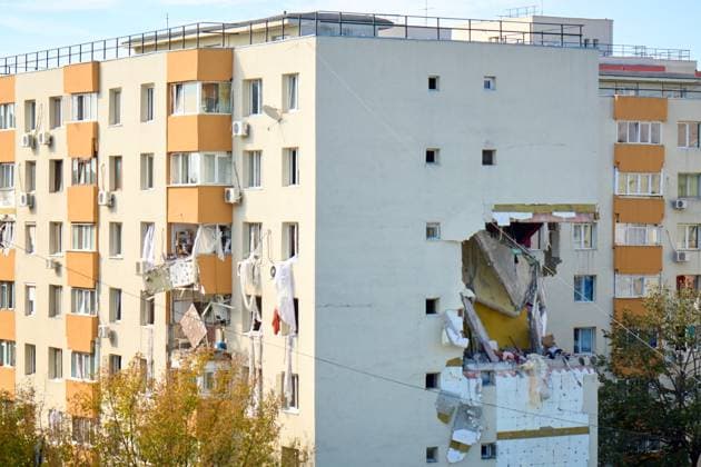 Deadly Gas Explosion Hits Residential Building in Bucharest, Romania Bucharest, Romania. 17th Oct, 2025: Several apartments destroyed in a powerful explosion caused by a gas buildup at a residential building in the Rahova district of Bucharest. At the time of reporting, there were three dead and thirteen injured transported to the hospital. Several apartments in nearby buildings were damaged, and a nearby high school was evacuated. Bucharest Romania Copyright: xLucianxAlecux