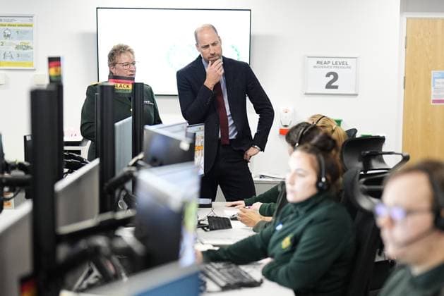 Royal visit to London Ambulance Service The Prince of Wales with Pauline Cranmer viewing call handlers and dispatchers in the Emergency Operations Control room, where 999 calls are managed 24 7, during a visit to the London Ambulance Service at its headquarters in Waterloo. Picture date: Friday October 17, 2025., Credit:Aaron Chown Avalon UK, London  Copyright: xAaronxChownx xAvalonx 1046105425