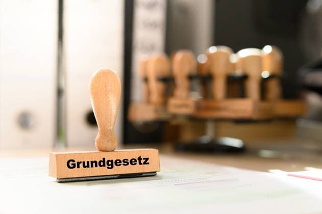 Stock- und Symbolbilder I 17.10.2025 Grundgesetz Hamburg Studio Hamburg Deutschland *** Stock and symbol images I 17 10 2025 Basic Law Hamburg Studio Hamburg Germany Copyright: xLobeca FelixxSchlikisx