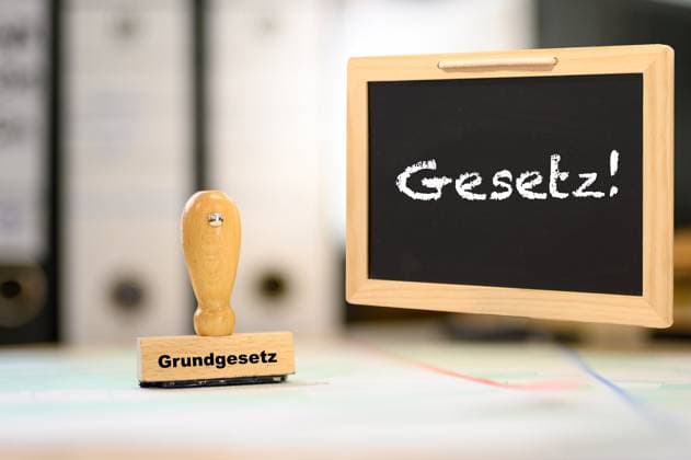 Stock- und Symbolbilder I 17.10.2025 Grundgesetz Hamburg Studio Hamburg Deutschland *** Stock and symbol images I 17 10 2025 Basic Law Hamburg Studio Hamburg Germany Copyright: xLobeca FelixxSchlikisx