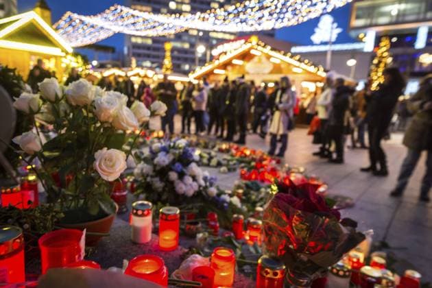 DEU Deutschland Deutschland Berlin Die neueingerichtete Gedenkstätte für die Opfer eines Terroranschlages auf dem Weihnachtsmarkt am Breitscheidtplatz DEU Germany Germany Berlin The newly erected memorial for the victims of a terrorist attack at the Christmas market on Breitscheidtplatz Copyright: imageBROKER KarstenxThielker ibljjr15258982.jpg