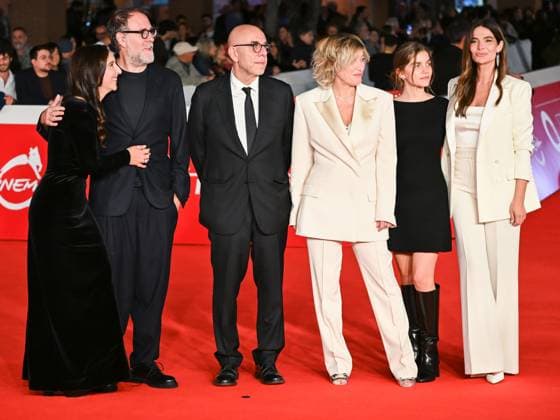 : Rome Cinema Fest 2025, Evening 3, Red Carpet for the film Cinque Secondi. Pictured: Anna Ferraioli Ravel, Valerio Mastandrea, Paolo VirzÃ¬, Valeria Bruni Tedeschi, Galatea Bellugi, and Ilaria Spada.  - ZUMAp169 20251017_zea_p169_1101 Copyright: xMaurizioxD Avanzox