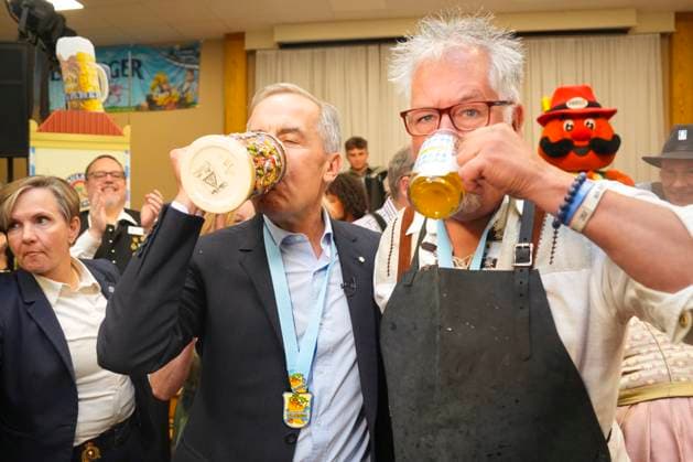 October 17, 2025, Breslau, On, Canada: Prime Minister Mark Carney takes a sip of beer with Darryl Fletcher, President of the Board of Oktoberfest after tapping a keg at an Oktoberfest event at the Schwaben Club in Breslau, Ont., on Friday, Oct. 17, 2025. Breslau Canada  - ZUMAc35_ 20251017_zaf_c35_038 Copyright: xChrisxYoungx