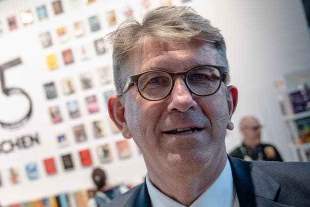 Kulturstaatsminister Wolfram Weimer am Ausstellungsstand vom Taschen Verlag;Kulturstaatsminister Wolfram Weimer auf der Frankfurter Buchmesse 2025, Frankfurt Hessen Deutschland Messegelände