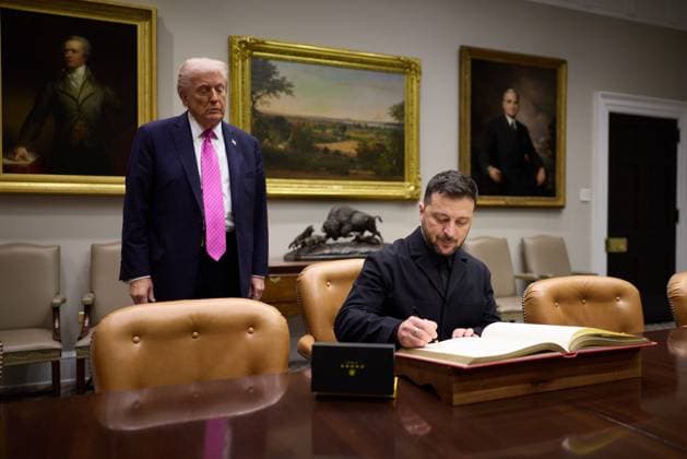 Praesident Wolodymyr Selenskyj trifft US Praesident Donald TRUMP im Weissen Haus am 28.02.2025. Praesident Wolodymyr Selenskyj trifft US Praesident Donald TRUMP im Weissen Haus am 17.10.2025. Working Visit of the President of Ukraine to the U.S. Foto:The Presential Office of Ukraine via SVEN SIMON Fotoagentur GmbH & Co. Pressefoto KG Prinzess-Luise-Str. 41 45479 M u e l h e i m R u h r Tel. 0208 9413250 Fax. 0208 9413260 GLS Bank BLZ 430 609 67 Kto. 4030 025 100 IBAN DE75 4306 0967 4030 0251 00 BIC GENODEM1GLS www.svensimon.net Washington USA *** President Volodymyr Selenskyj meets US President Donald TRUMP at the White House on 28 02 2025 President Volodymyr Selenskyj meets US President Donald TRUMP at the White Ho Poolfoto SvenSimon-ThePresidentialOfficeU ,EDITORIAL USE ONLY