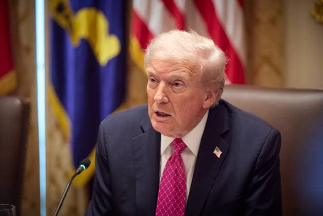Praesident Wolodymyr Selenskyj trifft US Praesident Donald TRUMP im Weissen Haus am 28.02.2025. Donald TRUMP , Einzelbild,angeschnittenes Einzelmotiv,Portraet,Portrait,Porträt. Praesident Wolodymyr Selenskyj trifft US Praesident Donald TRUMP im Weissen Haus am 17.10.2025. Working Visit of the President of Ukraine to the U.S. Foto:The Presential Office of Ukraine via SVEN SIMON Fotoagentur GmbH & Co. Pressefoto KG Prinzess-Luise-Str. 41 45479 M u e l h e i m R u h r Tel. 0208 9413250 Fax. 0208 9413260 GLS Bank BLZ 430 609 67 Kto. 4030 025 100 IBAN DE75 4306 0967 4030 0251 00 BIC GENODEM1GLS www.svensimon.net Washington USA *** President Volodymyr Selenskyj meets US President Donald TRUMP at the White House on 28 02 2 Poolfoto SvenSimon-ThePresidentialOfficeU ,EDITORIAL USE ONLY