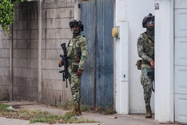 Two police officers were killed while on duty in Mexico CULIACAN, MEXICO - OCTOBER 17: Two police officers from the Culiacan Municipal Police, were killed on October 17, 2025 in Culiacan, Mexico. The attack was reported at 1:00 p.m., when an armed group intercepted the officers who were traveling in patrol unit 708.Minutes later, the alleged perpetrators were arrested by federal agents. Jesus Verdugo Anadolu Culiacan Mexico. Editorial use only. Please get in touch for any other usage.  Copyright: x2025xAnadoluxJesusxVerdugox