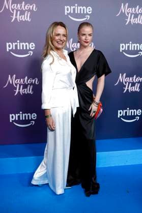 Sandrine Bonnaire und Anna Lucia Gustmann bei der Premiere der 2. Staffel der Amazon Prime Video Serie Maxton Hall - Die Welt zwischen uns im Tempodrom. Berlin, 17.10.2025