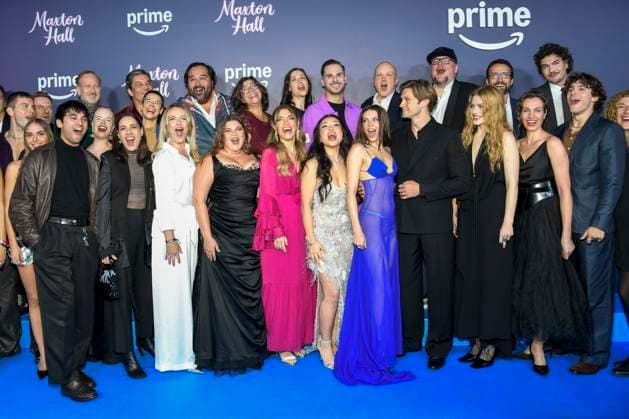 abb Maxton Hall- Darsteller Cast zu Gast auf dem blauen Teppich bei der Premiere der Amazon Prime TV Serie Maxton Hall - Die Welt zwischen uns Staffel 2 im Tempodrom am 17.10.2025 in Berelin Berlin Deutschland