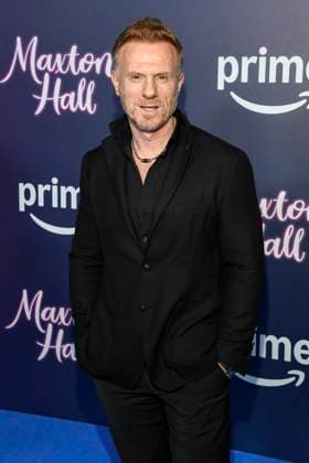 abb Maxton Hall- Kasem Hoxha zu Gast auf dem blauen Teppich bei der Premiere der Amazon Prime TV Serie Maxton Hall - Die Welt zwischen uns Staffel 2 im Tempodrom am 17.10.2025 in Berelin Berlin Deutschland