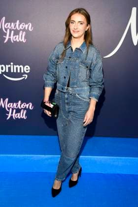 abb Maxton Hall- Anna Heiser zu Gast auf dem blauen Teppich bei der Premiere der Amazon Prime TV Serie Maxton Hall - Die Welt zwischen uns Staffel 2 im Tempodrom am 17.10.2025 in Berelin Berlin Deutschland