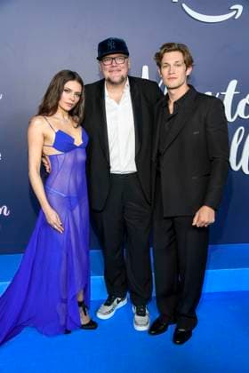 abb Maxton Hall- Harriet Herbig-Matten, Martin Schreier und Damian Hardung zu Gast auf dem blauen Teppich bei der Premiere der Amazon Prime TV Serie Maxton Hall - Die Welt zwischen uns Staffel 2 im Tempodrom am 17.10.2025 in Berelin Berlin Deutschland