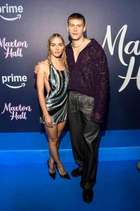 abb Maxton Hall Eli Riccardi und Ben Felipe zu Gast auf dem blauen Teppich bei der Premiere der Amazon Prime TV Serie Maxton Hall - Die Welt zwischen uns Staffel 2 im Tempodrom am 17.10.2025 in Berelin Berlin Deutschland