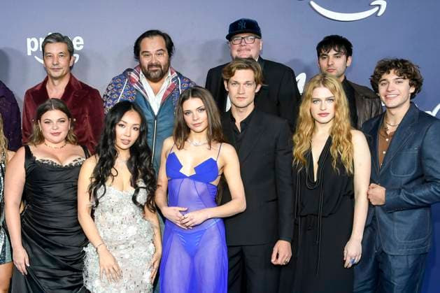 abb Maxton Hall- Aron Pinter, Runa Greiner, Hyun Wanner, Andrea Guo, Harriet Herbig-Matten, Martin Neuhaus, Damian Hardung und Martin Schreier zu Gast auf dem blauen Teppich bei der Premiere der Amazon Prime TV Serie Maxton Hall - Die Welt zwischen uns Staffel 2 im Tempodrom am 17.10.2025 in Berelin Berlin Deutschland *** abb Maxton Hall Aron Pinter, Runa Greiner, Hyun Wanner, Andrea Guo, Harriet Herbig Matten, Martin Neuhaus, Damian Hardung and Martin Schreier as guests on the blue carpet at the premiere of the Amazon Prime TV series Maxton Hall The World Between Us Season 2 at Tempodrom on 17 10 2025 in Berelin Berlin Germany