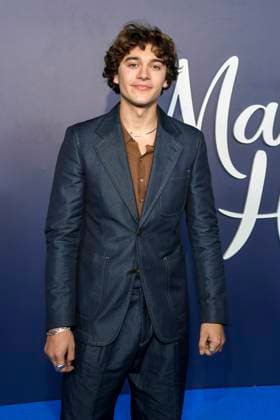 abb Maxton Hall- Frederic Balonier zu Gast auf dem blauen Teppich bei der Premiere der Amazon Prime TV Serie Maxton Hall - Die Welt zwischen uns Staffel 2 im Tempodrom am 17.10.2025 in Berelin Berlin Deutschland
