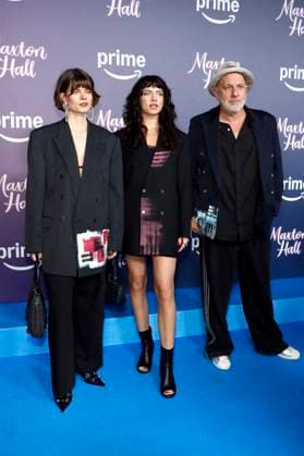 Edda Eggers, Regina Tiessen und Tom Sielski bei der Premiere der 2. Staffel der Amazon Prime Video Serie Maxton Hall - Die Welt zwischen uns im Tempodrom. Berlin, 17.10.2025