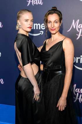 abb Maxton Hall- Anna Lucia Gustmann und Dagny Dewath zu Gast auf dem blauen Teppich bei der Premiere der Amazon Prime TV Serie Maxton Hall - Die Welt zwischen uns Staffel 2 im Tempodrom am 17.10.2025 in Berelin Berlin Deutschland