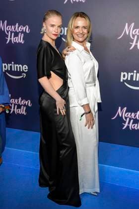 abb Maxton Hall- Anna Lucia Gustmann und Ines Hoppe zu Gast auf dem blauen Teppich bei der Premiere der Amazon Prime TV Serie Maxton Hall - Die Welt zwischen uns Staffel 2 im Tempodrom am 17.10.2025 in Berelin Berlin Deutschland