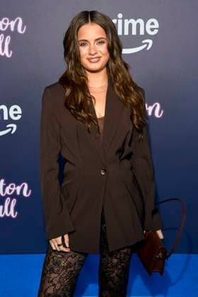 abb Maxton Hall- Sophie Breuer zu Gast auf dem blauen Teppich bei der Premiere der Amazon Prime TV Serie Maxton Hall - Die Welt zwischen uns Staffel 2 im Tempodrom am 17.10.2025 in Berelin Berlin Deutschland