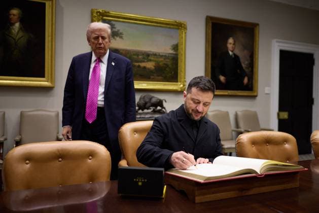 President Donald Trump welcomes Ukrainian President Volodymyr Zelensky to the White House in Washington, DC, USA, on October 17, 2025 Ukraine Presidency via Bestimage President Donald Trump welcomes Ukrainian President Volodymyr Zelensky to the White House in Washington, DC, USA, on October 17, 2025 Washington Etats Unis  Copyright: xUkrainexPresidencyxviaxBestimagexUkrainexPresidencyxviaxBestimagex